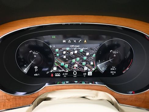 Used 2022 Bentley Bentayga AWD/4WD image 19