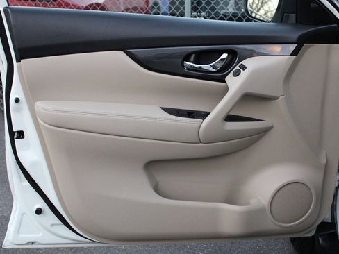 Certified 2020 Nissan Rogue SV image 15