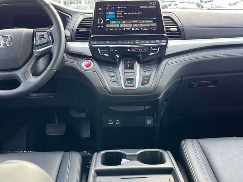 Used 2025 Honda Odyssey EX-L image 3