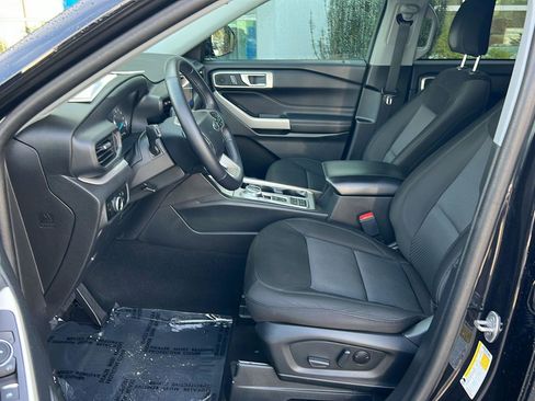 Certified 2023 Ford Explorer XLT RWD image 9