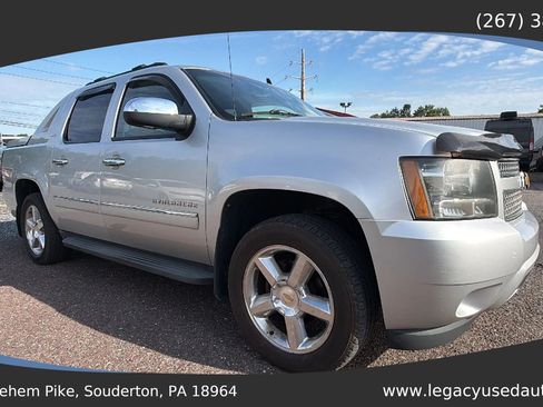 Used 2012 Chevrolet Avalanche LTZ AWD/4WD image 23