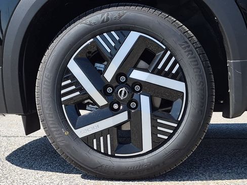New 2026 Nissan Kicks SV w/ Charging Package FWD image 6