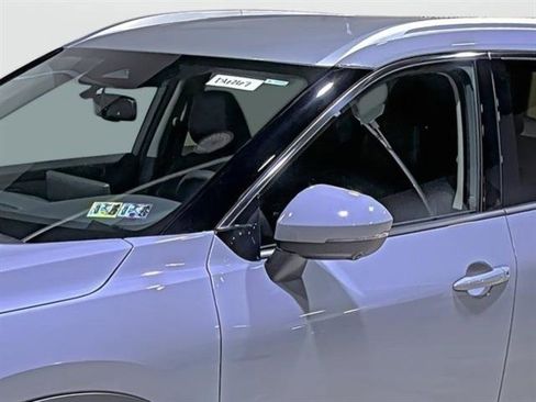 Used 2025 Nissan Rogue SL AWD/4WD image 8
