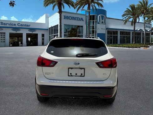 Used 2018 Nissan Rogue Sport SL FWD image 7