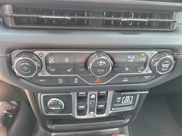 Used 2026 Jeep Wrangler Unlimited Sahara AWD/4WD image 17