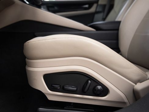 Certified 2025 Porsche Panamera w/ Premium Package RWD image 23