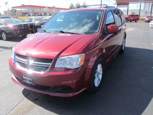 Used 2014 Dodge Grand Caravan SXT image 1