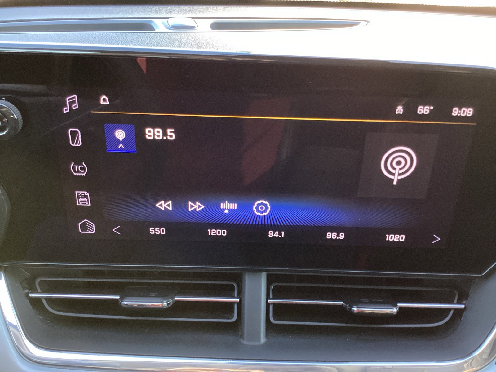 Used 2025 Chevrolet Trax LT FWD image 20