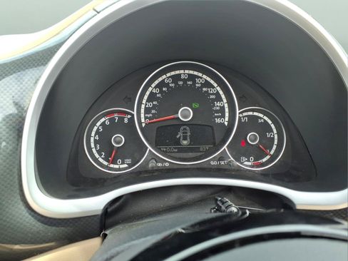 Used 2013 Volkswagen Beetle Turbo FWD image 18