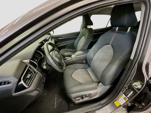 Used 2020 Toyota Camry LE image 13