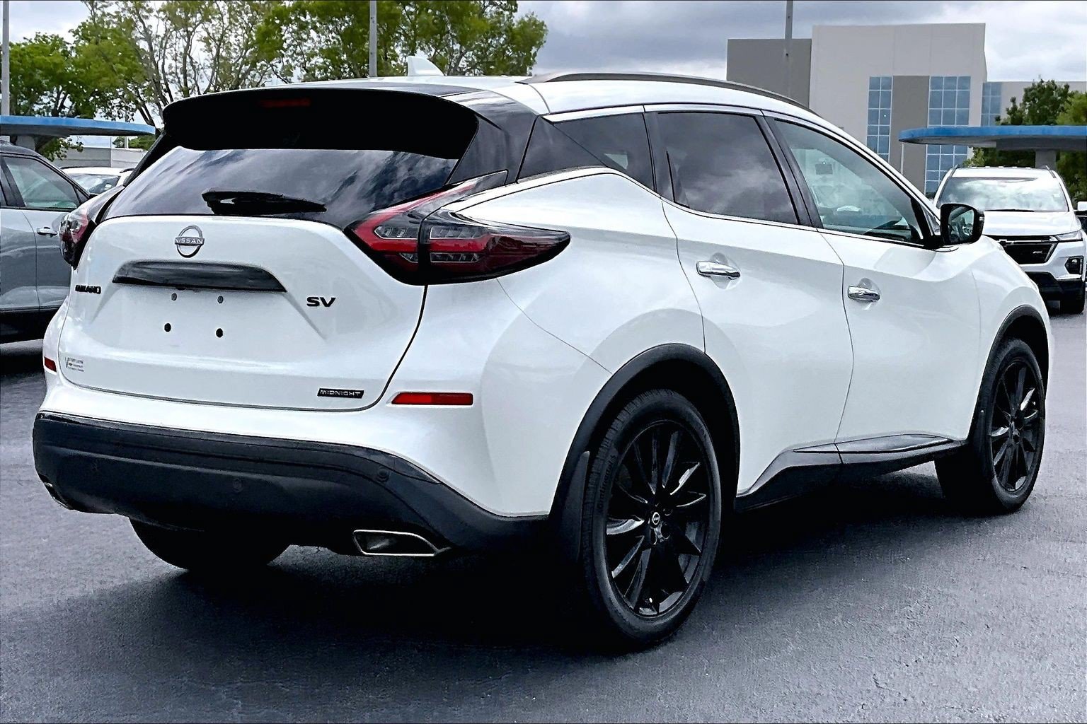 Used 2023 Nissan Murano SV w/ SV Midnight Edition Package FWD image 4