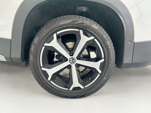 Used 2025 Volkswagen Tiguan SE FWD image 29