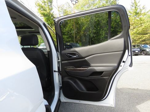 Used 2023 GMC Acadia Denali w/ Denali Ultimate Package image 16