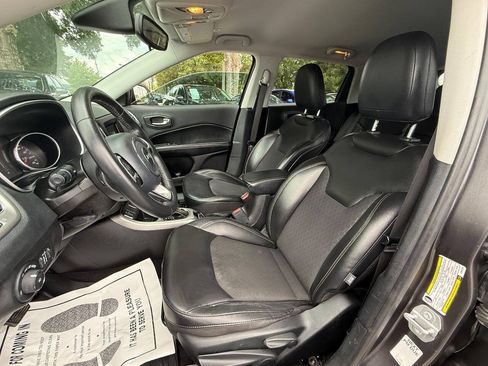 Used 2019 Jeep Compass Latitude FWD image 10