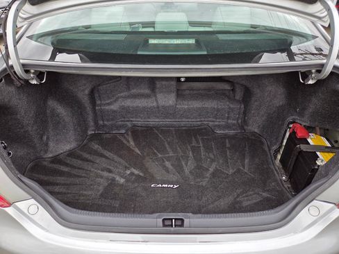 Used 2014 Toyota Camry XLE w/ Leather Package FWD image 9