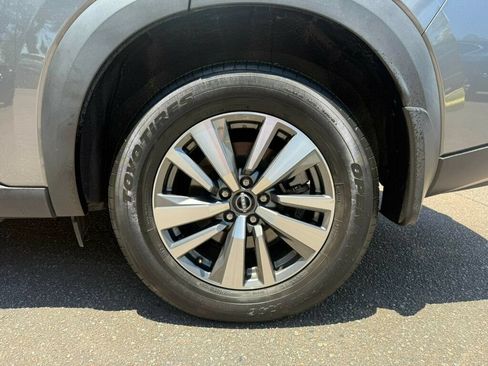 Used 2024 Nissan Pathfinder SL w/ Black Appearance Package FWD image 10