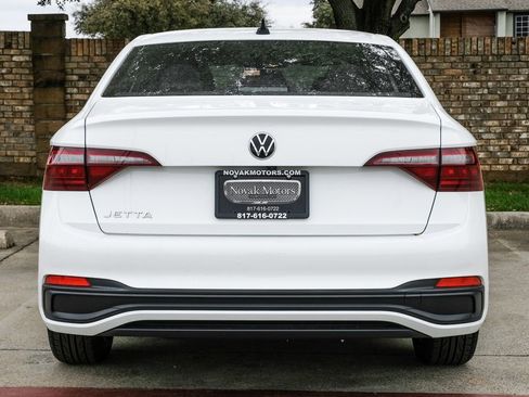 Used 2022 Volkswagen Jetta Sport image 18