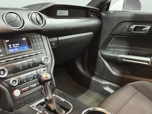 Used 2016 Ford Mustang Convertible image 20