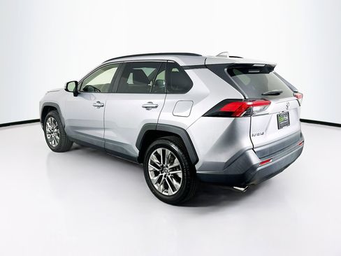 Used 2020 Toyota RAV4 XLE Premium image 5