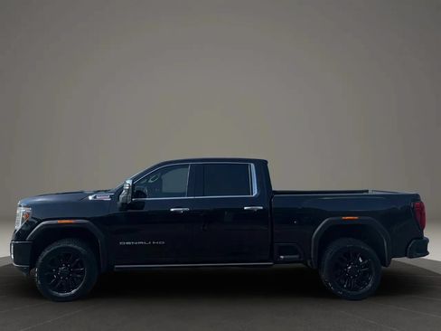 Used 2023 GMC Sierra 2500 Denali w/ Denali Black Diamond Edition AWD/4WD image 2