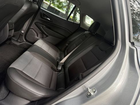 Used 2025 Chevrolet Trax LT FWD image 21