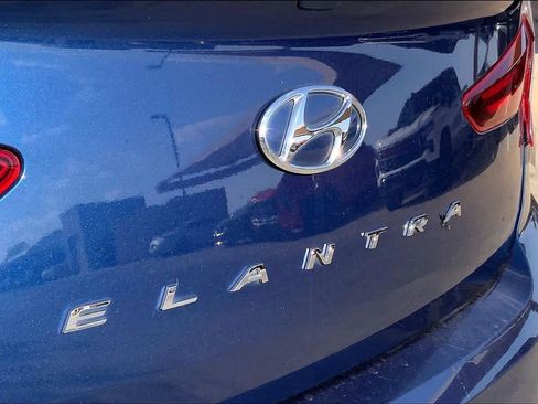 Used 2020 Hyundai Elantra SEL image 32