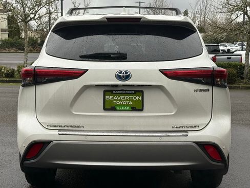 Used 2021 Toyota Highlander Platinum image 4