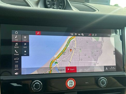 Certified 2025 Porsche Macan S image 19