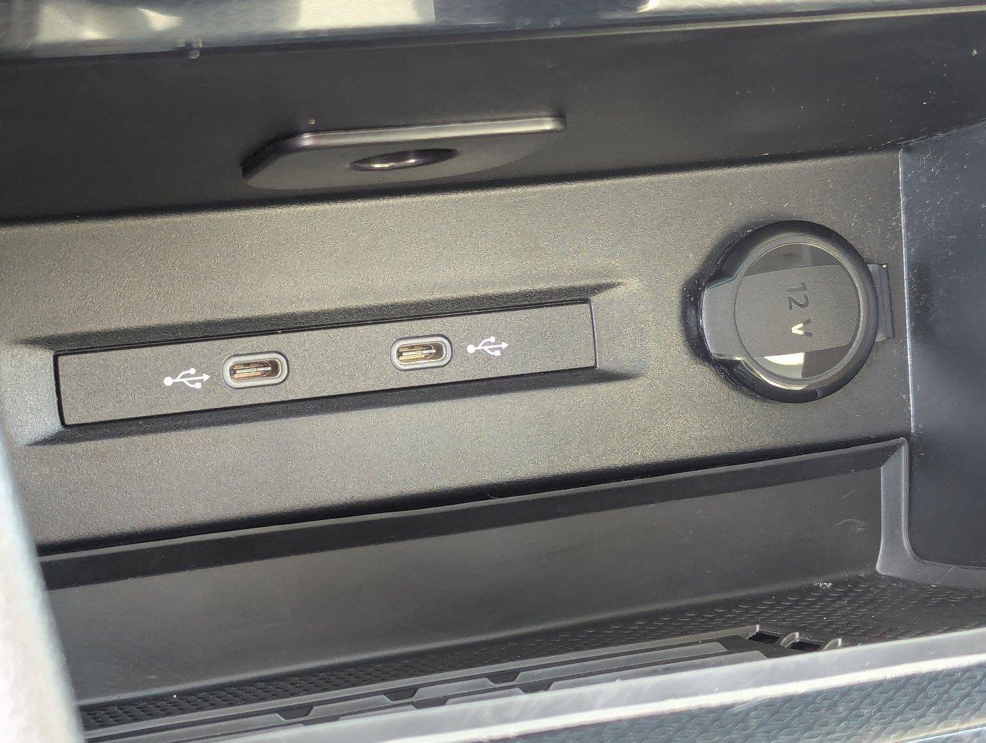 Used 2025 Volkswagen Taos SEL AWD/4WD image 24