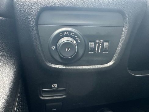 Used 2024 Jeep Grand Cherokee L Limited w/ Luxury Tech Group II image 14