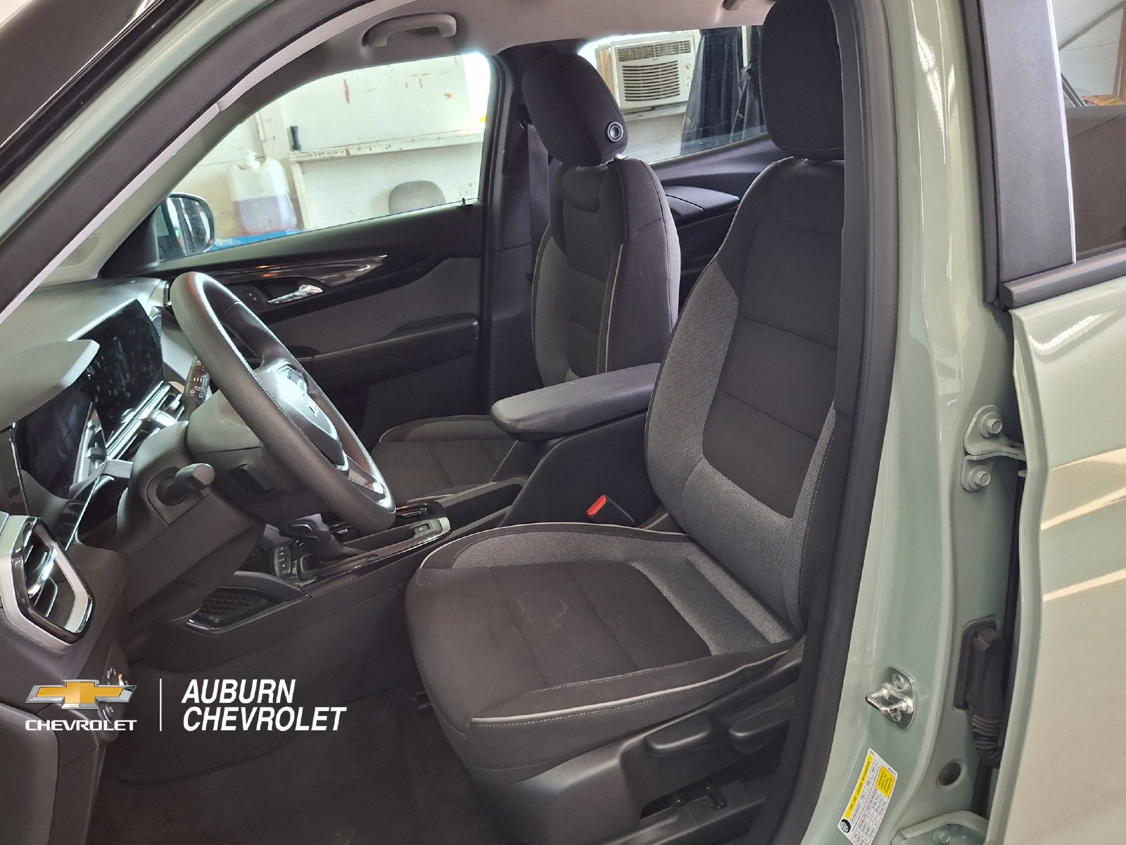 Used 2025 Chevrolet TrailBlazer LT AWD/4WD image 13