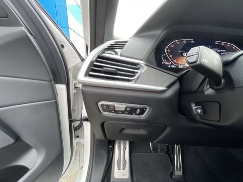 Used 2022 BMW X7 xDrive40i w/ M Sport Package AWD/4WD image 18