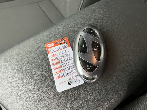 Used 2025 Hyundai Elantra Sport image 8