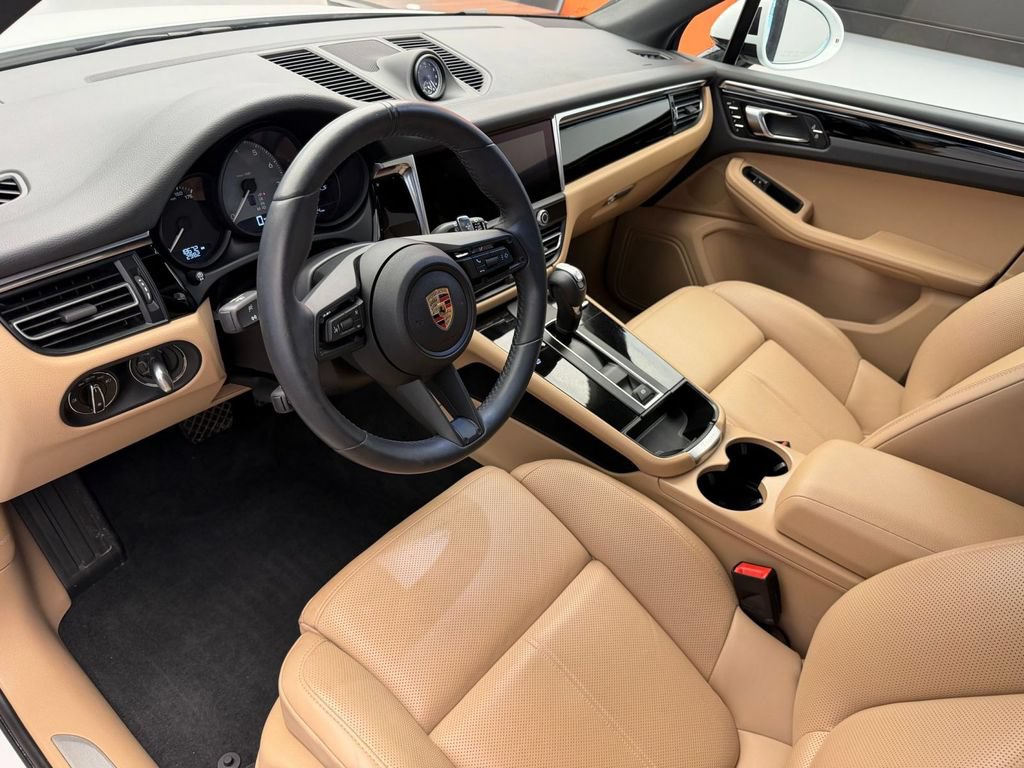 Certified 2024 Porsche Macan S AWD/4WD image 4