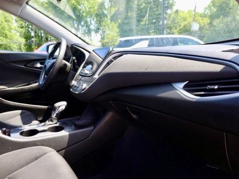 Used 2025 Chevrolet Malibu LS FWD image 34