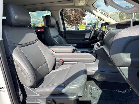 Used 2025 Ford Expedition Active AWD/4WD image 41