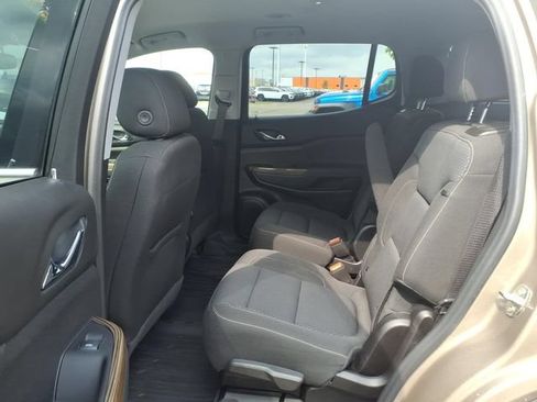 Used 2022 GMC Acadia SLE w/ Driver Convenience Package FWD image 12