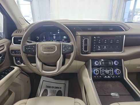 Used 2023 GMC Yukon XL Denali AWD/4WD image 13