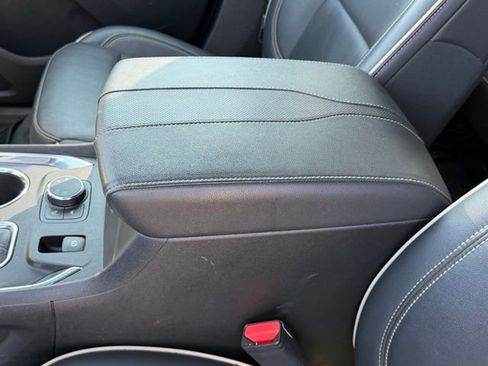 Used 2023 Chevrolet Traverse Premier image 37