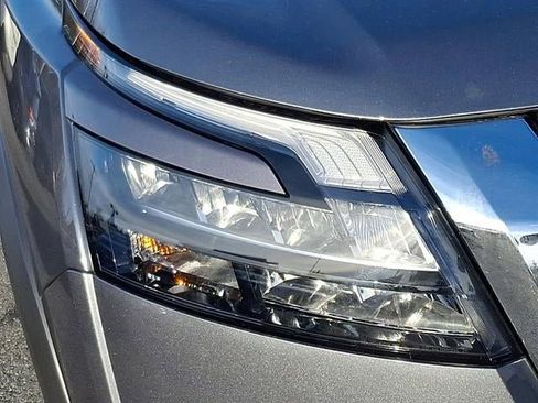 Used 2025 Nissan Pathfinder S image 9