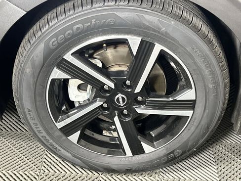 Used 2024 Nissan Sentra SV image 9