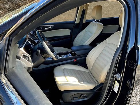 Used 2020 Ford Edge SEL image 22