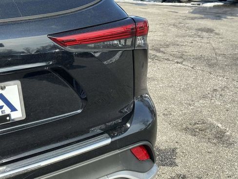 Used 2022 Toyota Highlander XSE image 28