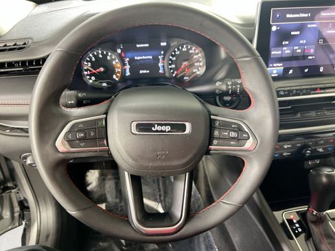Used 2022 Jeep Compass Trailhawk w/ Sun and Sound Group AWD/4WD image 11