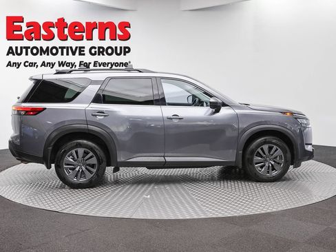 Used 2024 Nissan Pathfinder SV AWD/4WD image 4