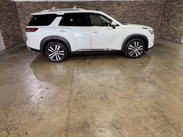 Certified 2025 Nissan Pathfinder Platinum w/ Cargo Package FWD image 4