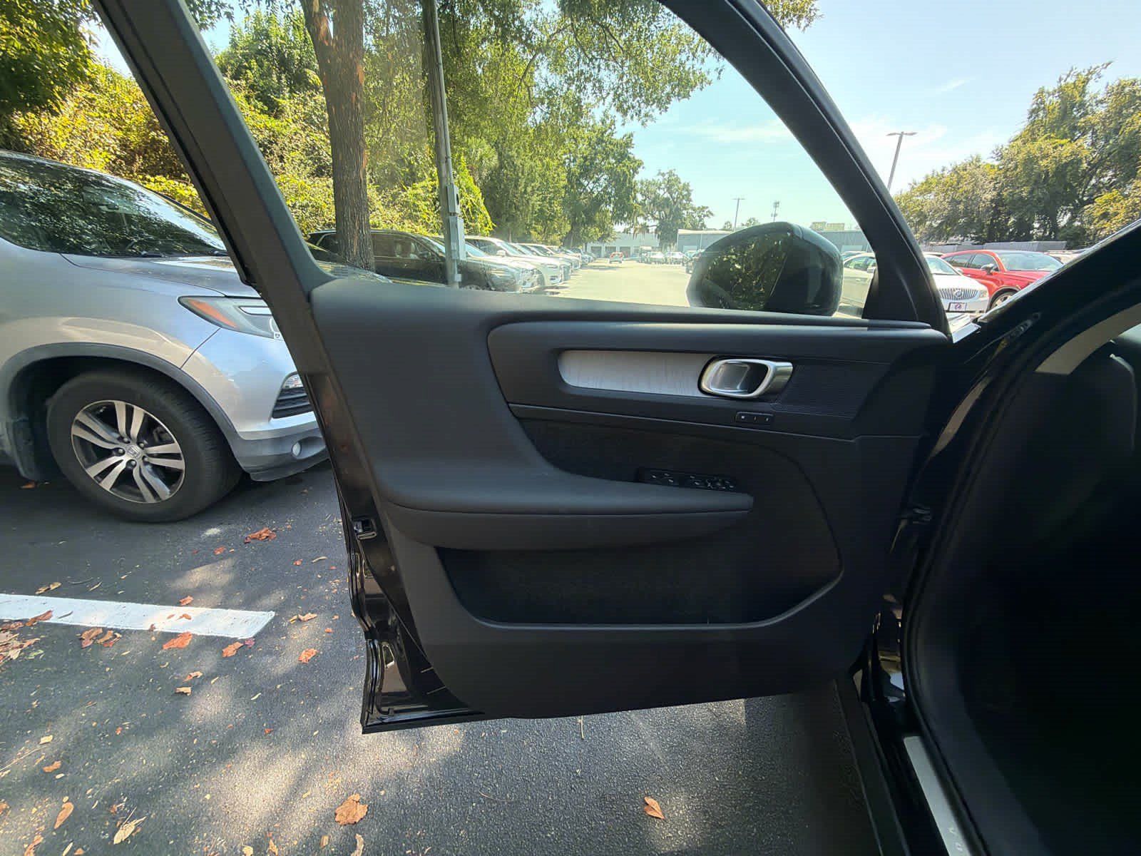 Certified 2026 Volvo XC40 B5 Plus AWD/4WD image 25