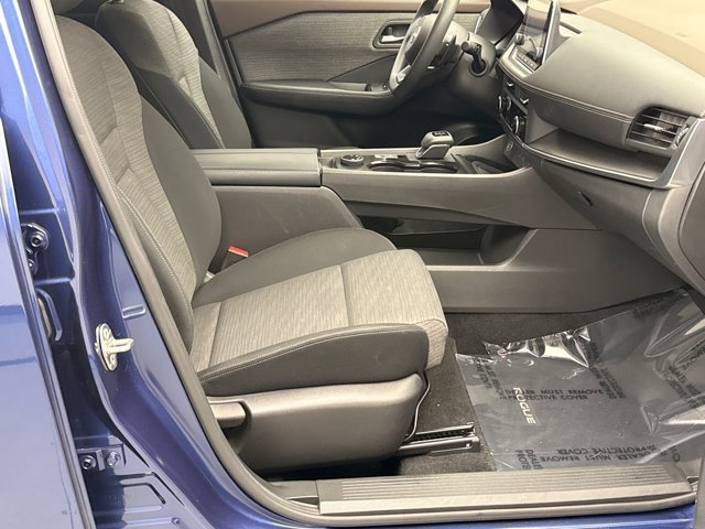 Used 2023 Nissan Rogue SV AWD/4WD image 16
