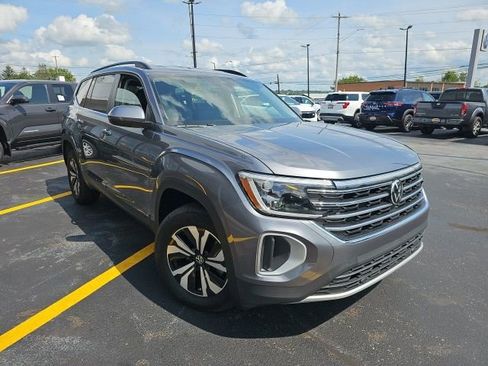 Used 2025 Volkswagen Atlas SE AWD/4WD image 1