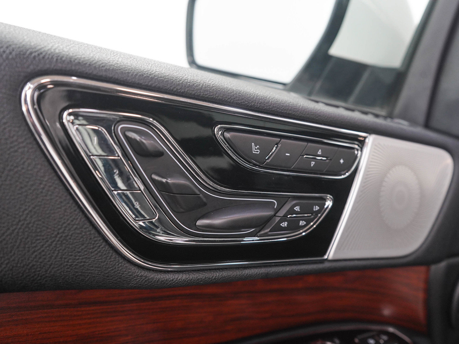Used 2021 Lincoln Navigator L Reserve AWD/4WD image 26